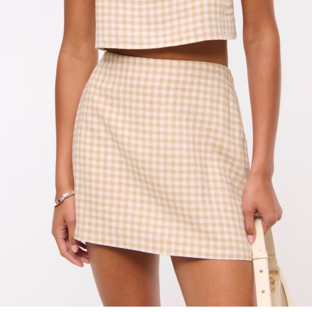 The A&F Scarlett Linen-Blend Mini Skort